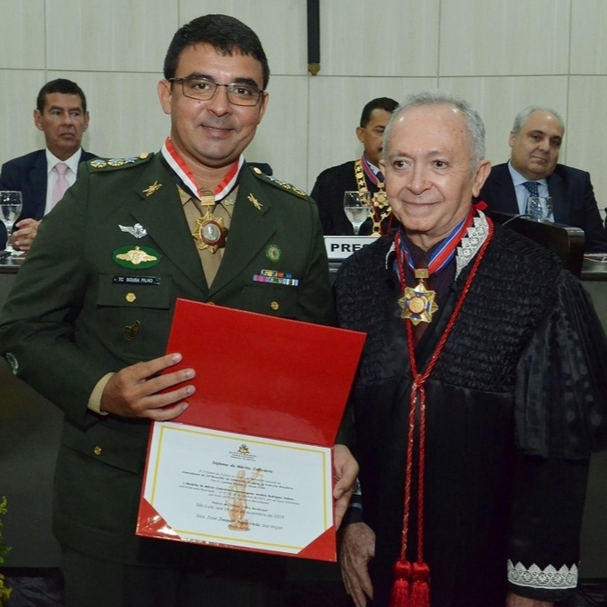 O tenente coronel do exército Luciano Freitas e Sousa Filho é homenageado pelo TJMA