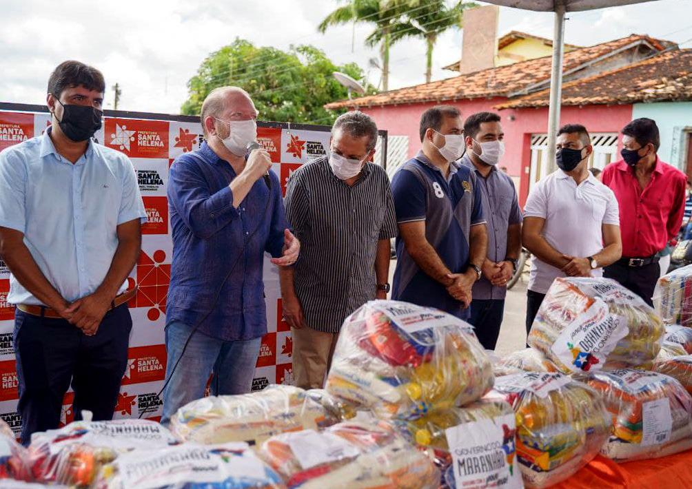 Em Santa Helena, Othelino Neto visita Hospital Municipal e entrega cestas básicas e equipagens esportivas