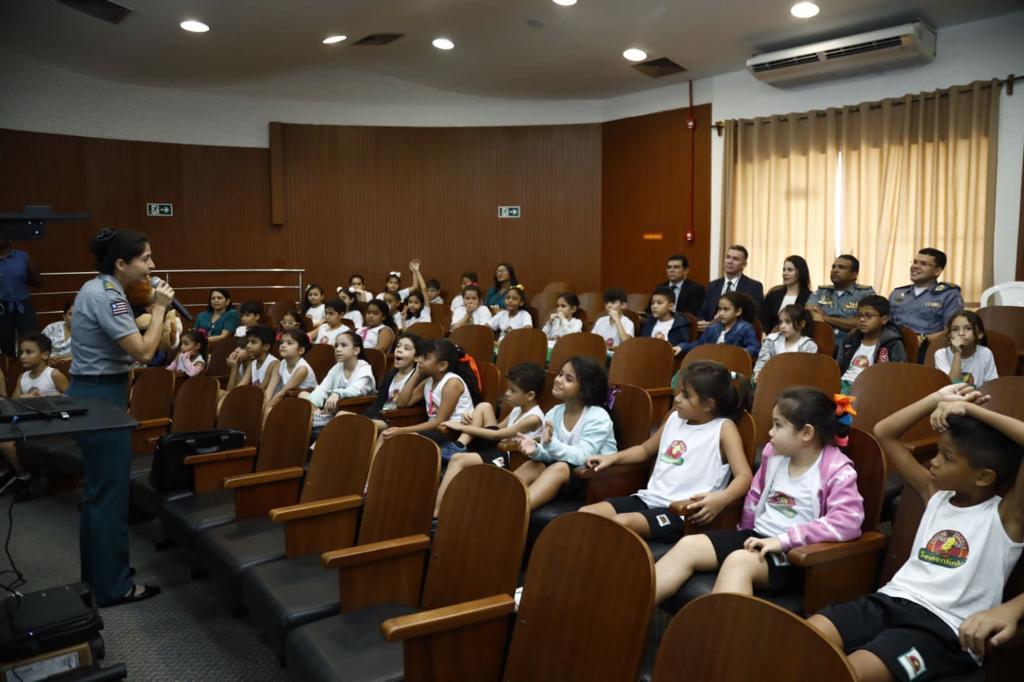 'Bullying' é tema de palestra direcionada a alunos da Creche-Escola Sementinha. Em destaque aqui na Portfólio Vip