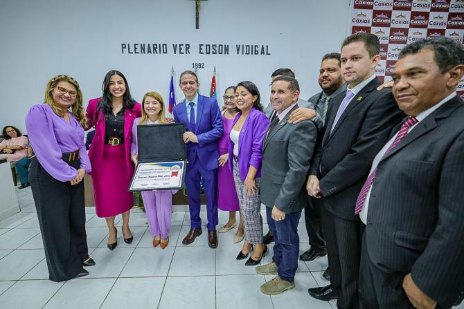 Iracema Vale recebe Título de Cidadã Caxiense em reconhecimento por serviços prestados ao município. Em destaque aqui na Portfólio Vip