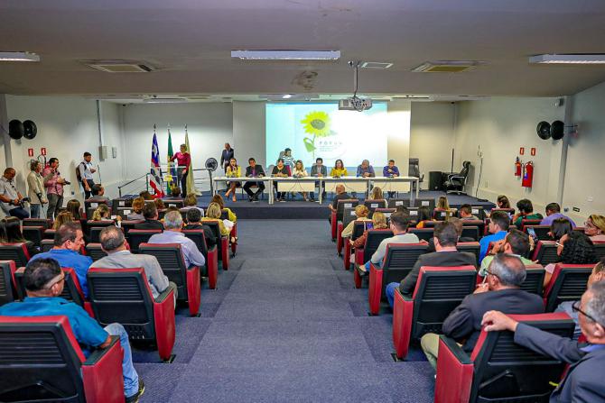 Assembleia e MPMA reúnem imprensa para debater cuidados na veiculação de notícias sobre suicídio. Em destaque aqui na Portfólio Vip