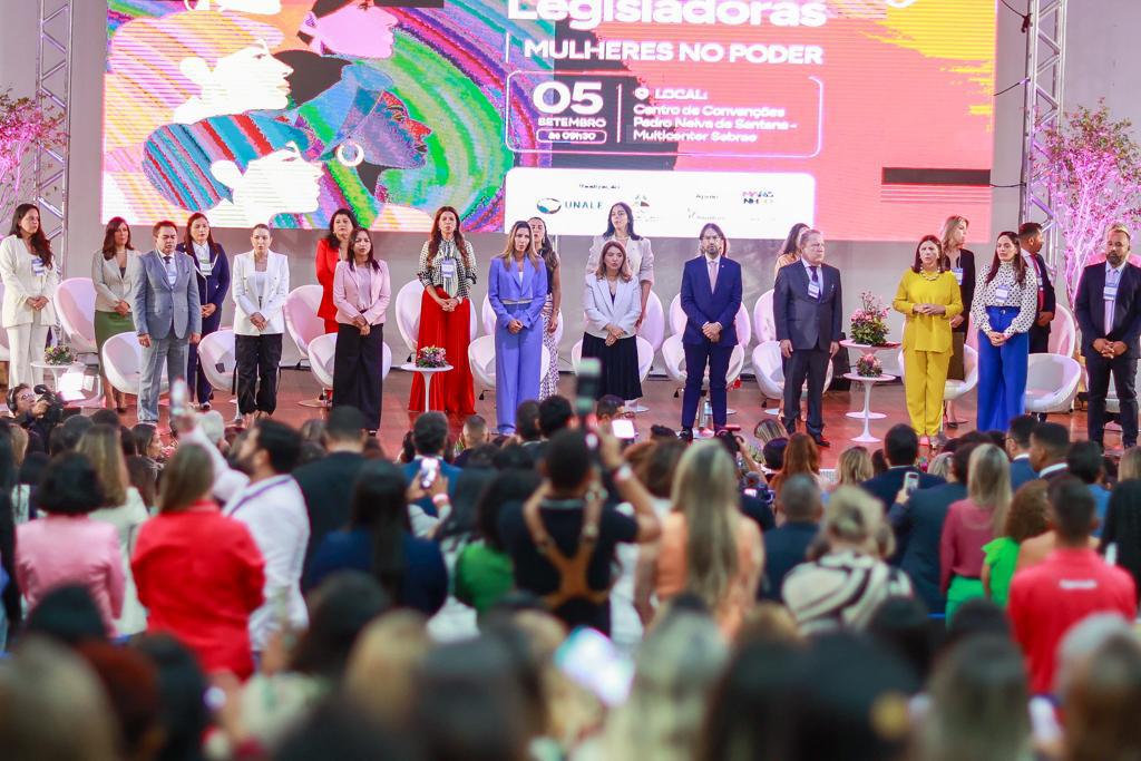 Seminário de Legisladoras coloca a luta pelos direitos da mulher na agenda nacional de debate. Em destaque aqui na Portfólio Vip