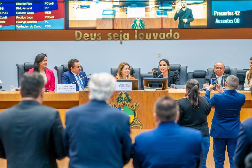 Assembleia aprova indicação de Flávia Gonzalez Leite ao cargo de conselheira do TCE. Em destaque aqui na Portfólio Vip