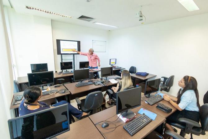 Escola do Legislativo inicia novas turmas do Curso de Formação Básica em Informática. Em destaque aqui na Portfólio Vip