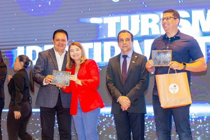 Iracema Vale participa da solenidade de entrega do 12º Prêmio Sebrae Prefeitura Empreendedora. Em destaque aqui na Portfólio Vip
