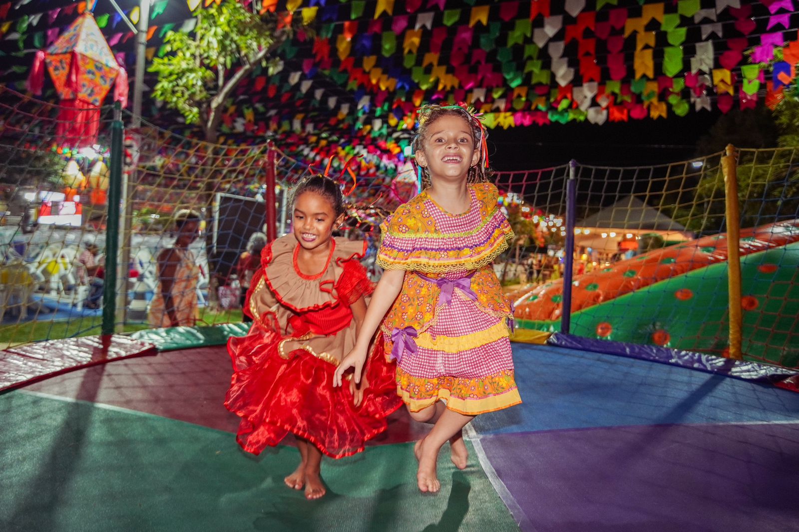 Espaço infantil é sinônimo de diversão e atrai famílias ao Arraial da Assembleia. Em destaque aqui na Portfólio Vip