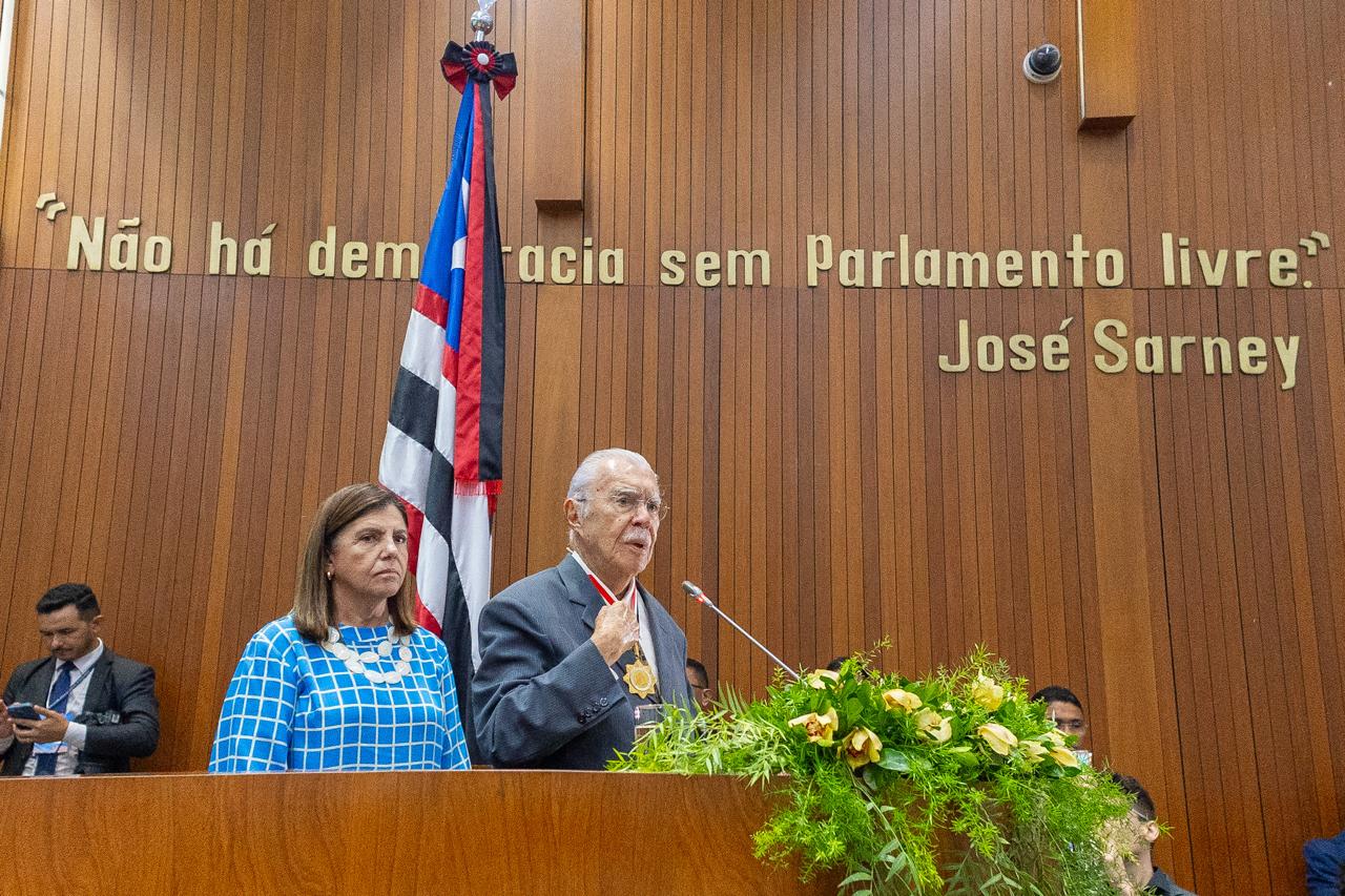 “Missão do político é servir”, diz José Sarney ao receber a Medalha ‘Manuel Beckman’. Em destaque aqui na Portfólio Vip