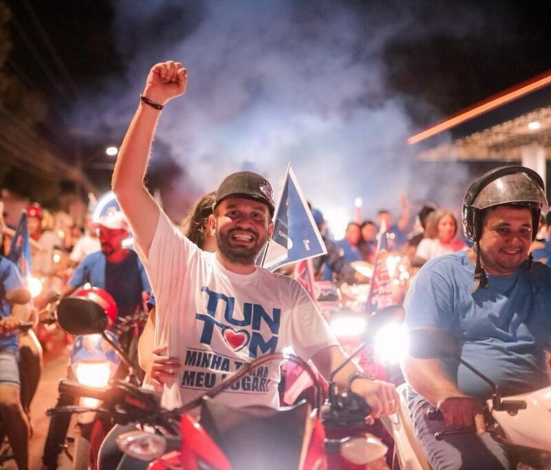 Gigantesca motocada mostra a felicidade do povo de Tuntum em apoiar Fernando Pessoa um prefeito jovem, trabalhador e pagador. Em destaque aqui na Portfólio Vip