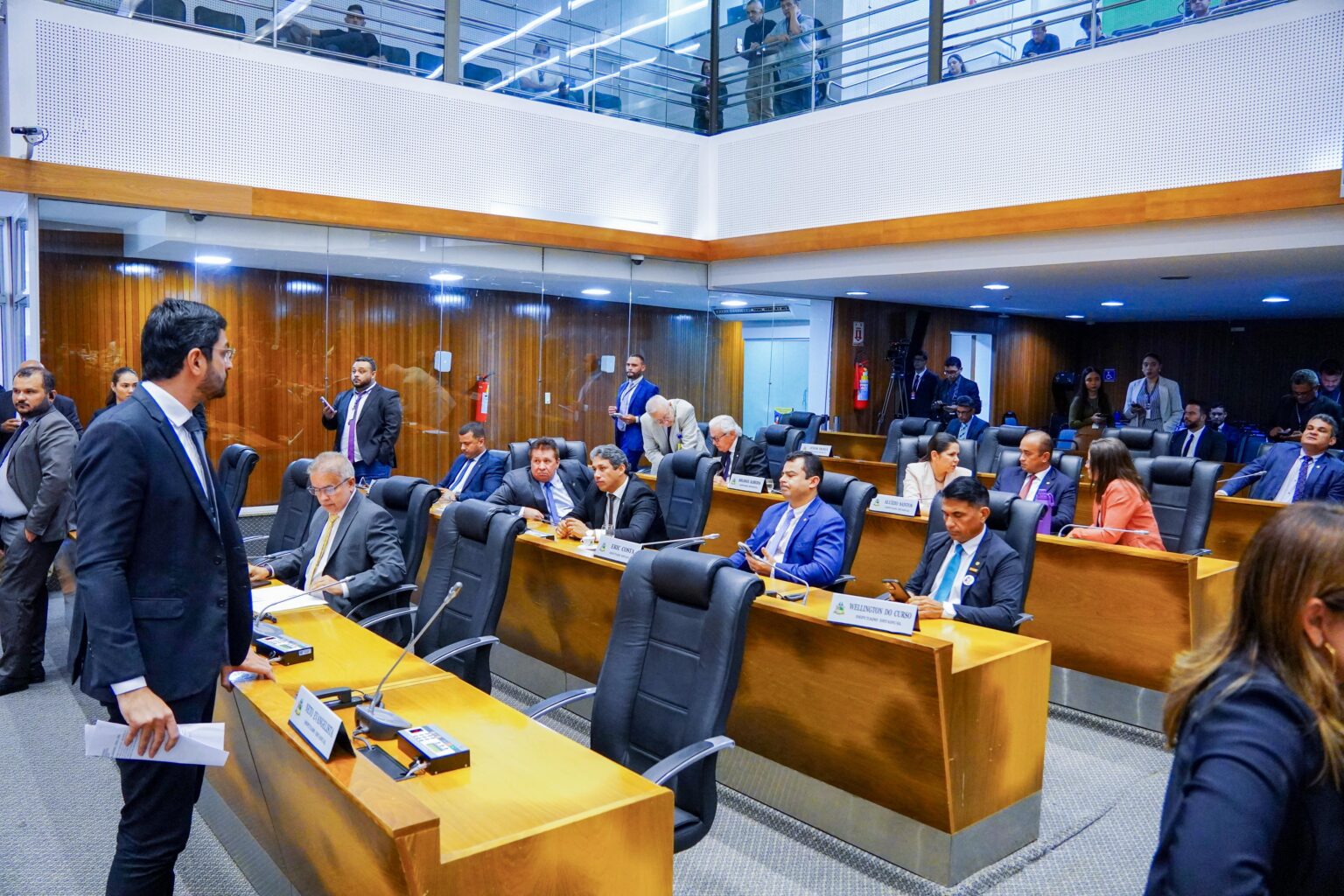 Assembleia aprova MP que cria o Programa Mãos à Obra, com leque de garantias a segmentos diversos. Em destaque aqui na Portfólio Vip.