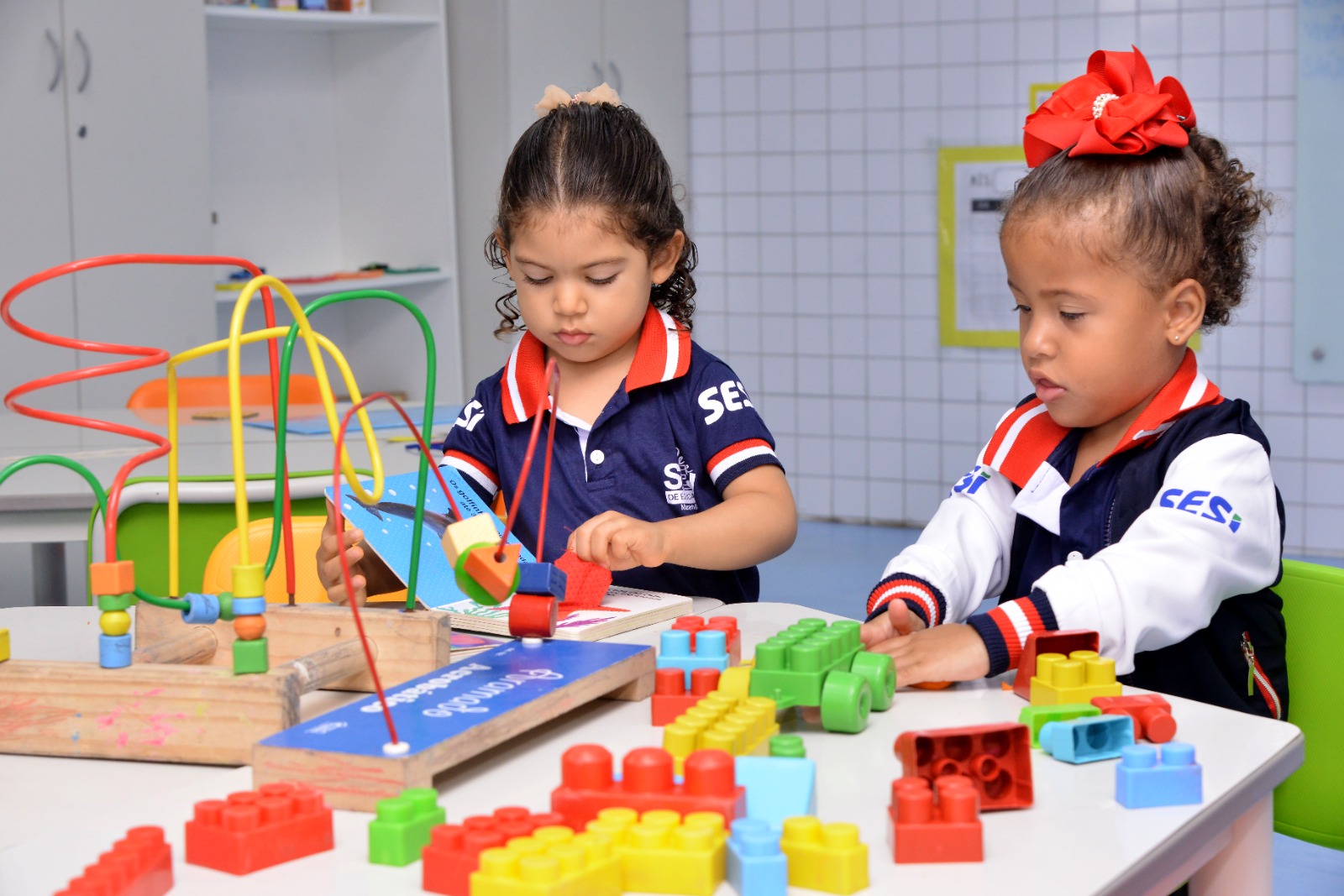 Escolas do SESI-MA participam de pesquisa da OCDE sobre aprendizagem e bem-estar infantil. Em destaque aqui na Portfólio Vip.