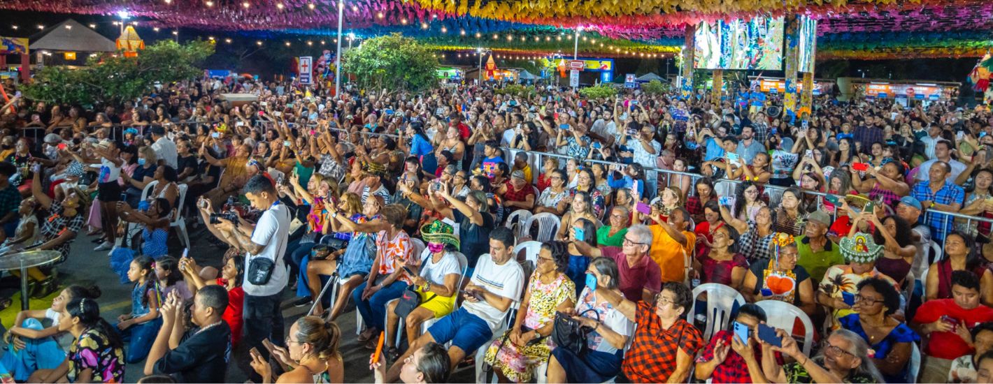 Visitantes elogiam Arraial da Assembleia na penúltima noite de festança . Em destaque aqui na Portfólio Vip.