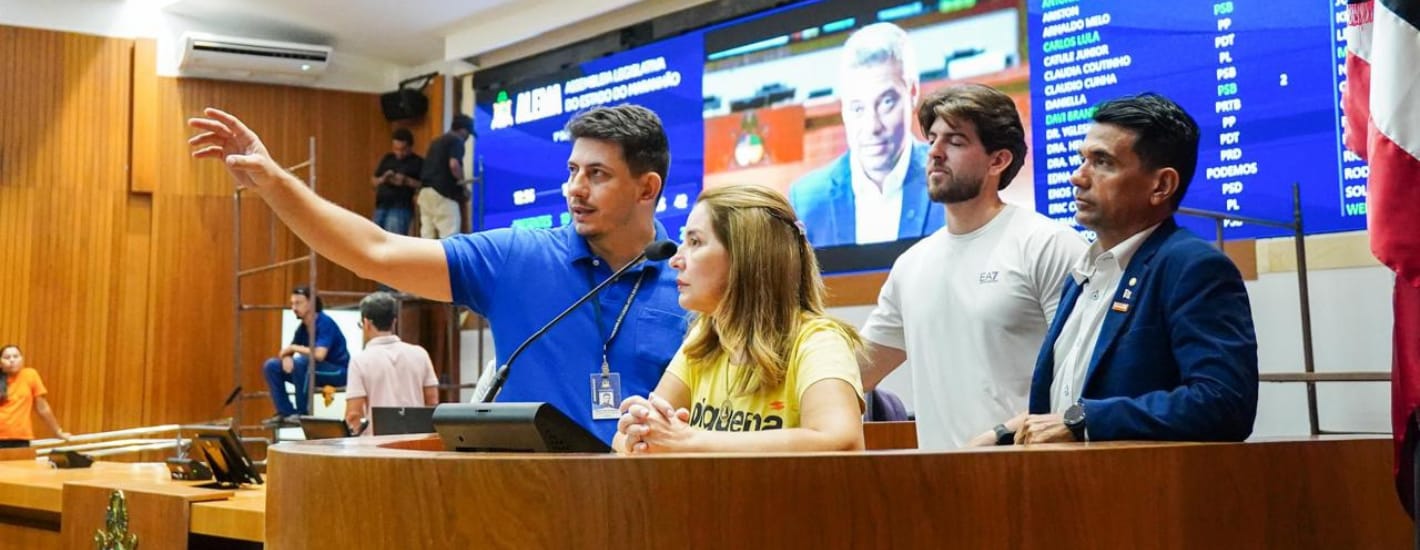 Iracema Vale vistoria o novo sistema multimídia do Plenário Nagib Haickel. Em destaque aqui na Portfólio Vip.