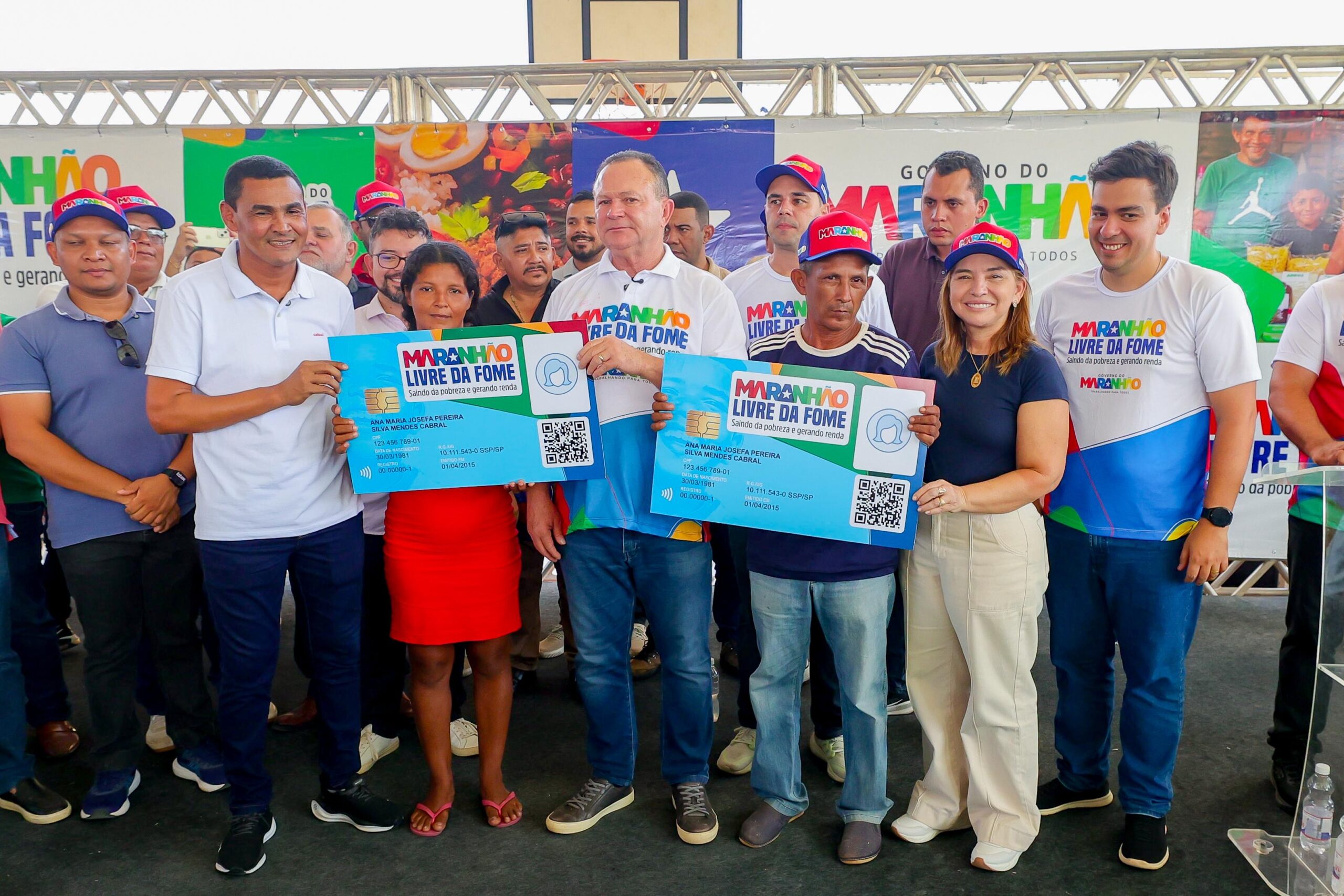 Em Urbano Santos, Iracema Vale participa da entrega de cartões do programa ‘Maranhão Livre da Fome’. Em destaque aqui na Portfólio Vip.