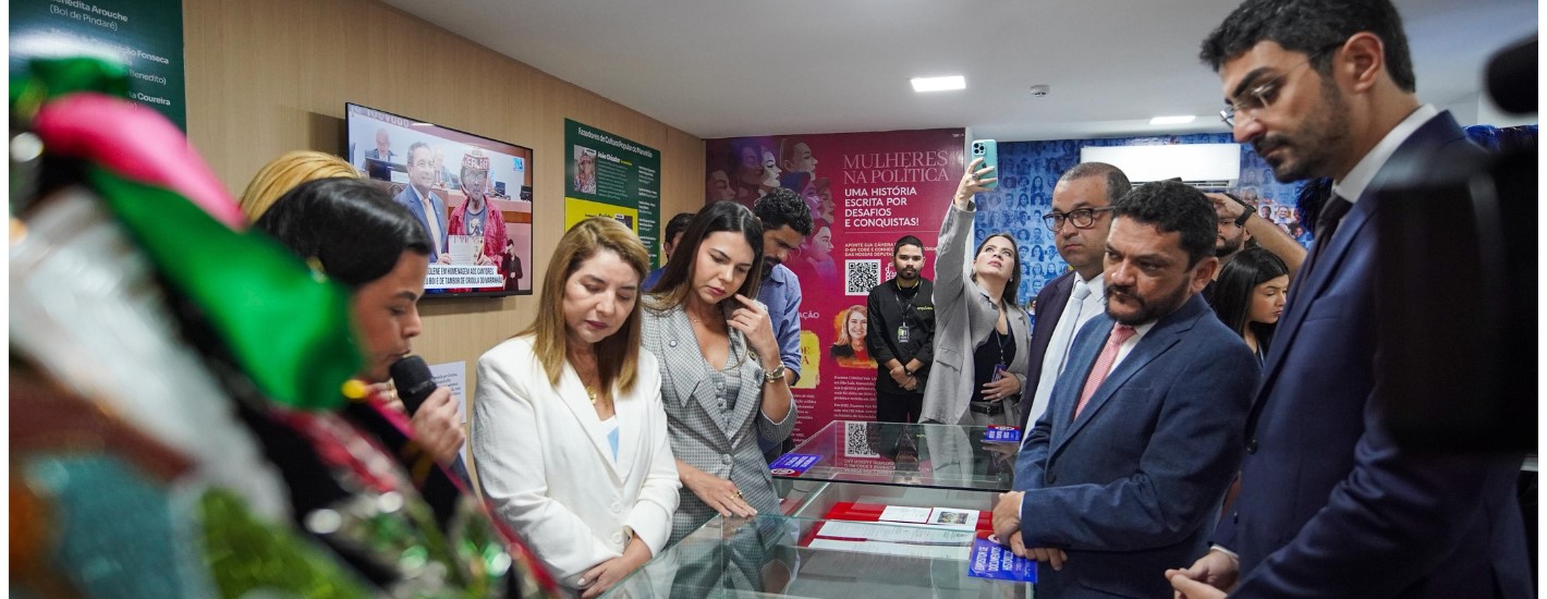 Aberta na Assembleia, a exposição ‘Leis e Sotaques do Povo Maranhense’. Em destaque aqui na Portfólio Vip.