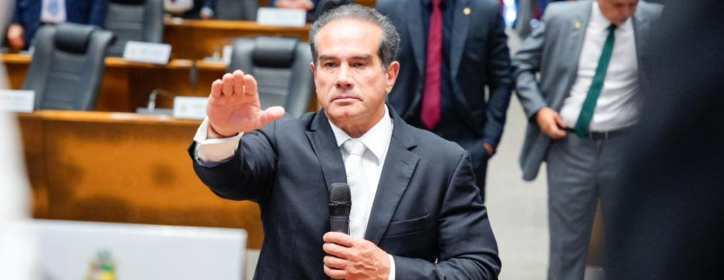 Sérgio Albuquerque toma posse como deputado estadual e destaca compromisso com o trabalho legislativo. Em destaque aqui na Portfólio Vip.