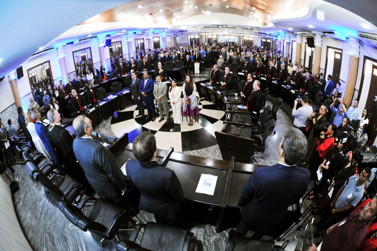 Eficiência do TJMA é destaque em comemoração de 212 anos com entrega de medalhas. Em destaque aqui na Portfólio Vip.