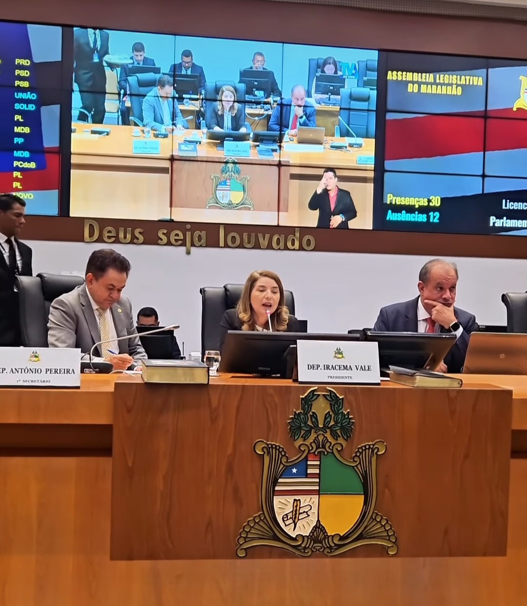 Iracema Vale e a condução da Assembleia Legislativa com maestria. Em destaque aqui na Portfólio Vip.