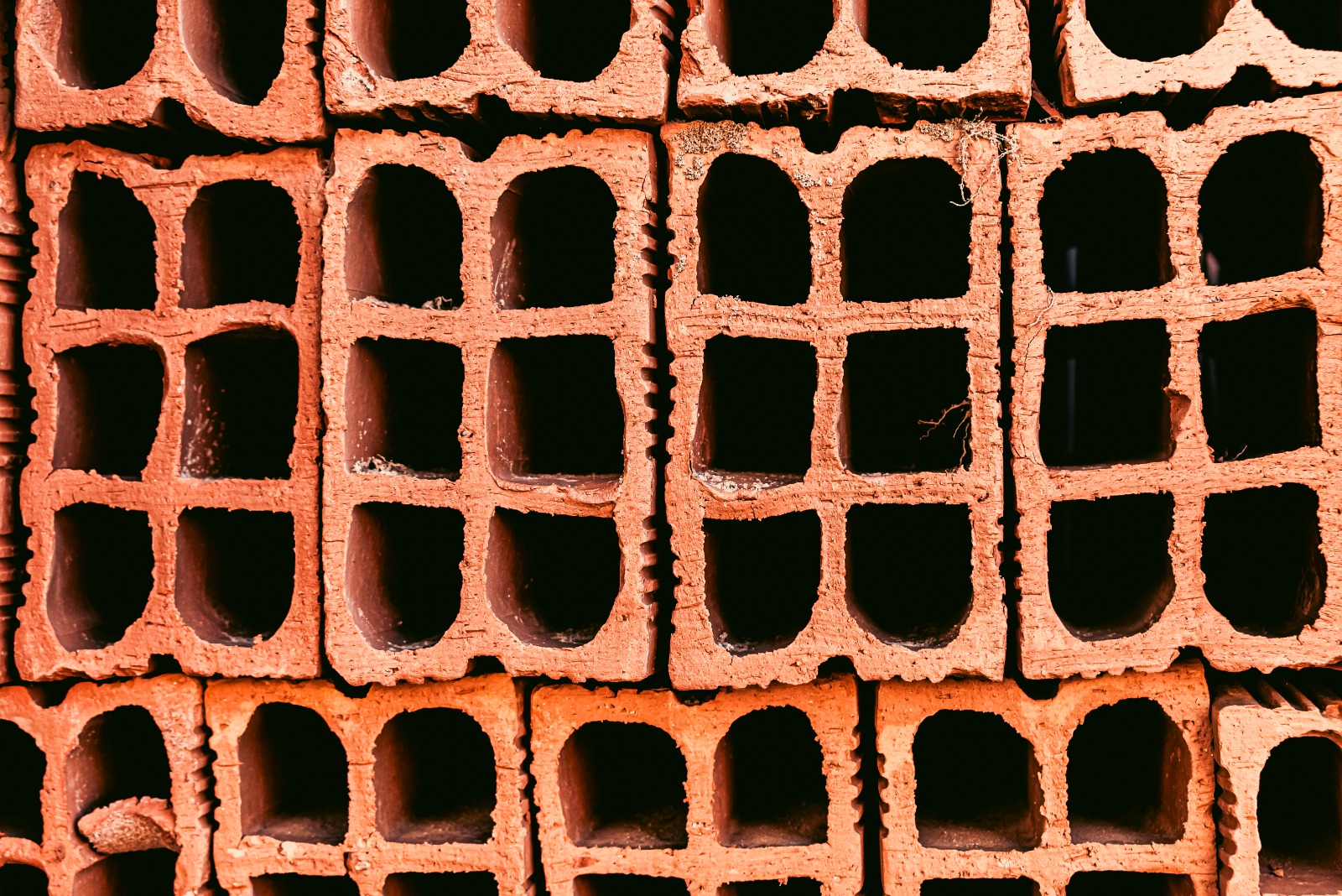 Projeto Inova Indústria debate impactos da reforma tributária no setor cerâmico do Maranhão. Em destaque aqui na Portfólio Vip.