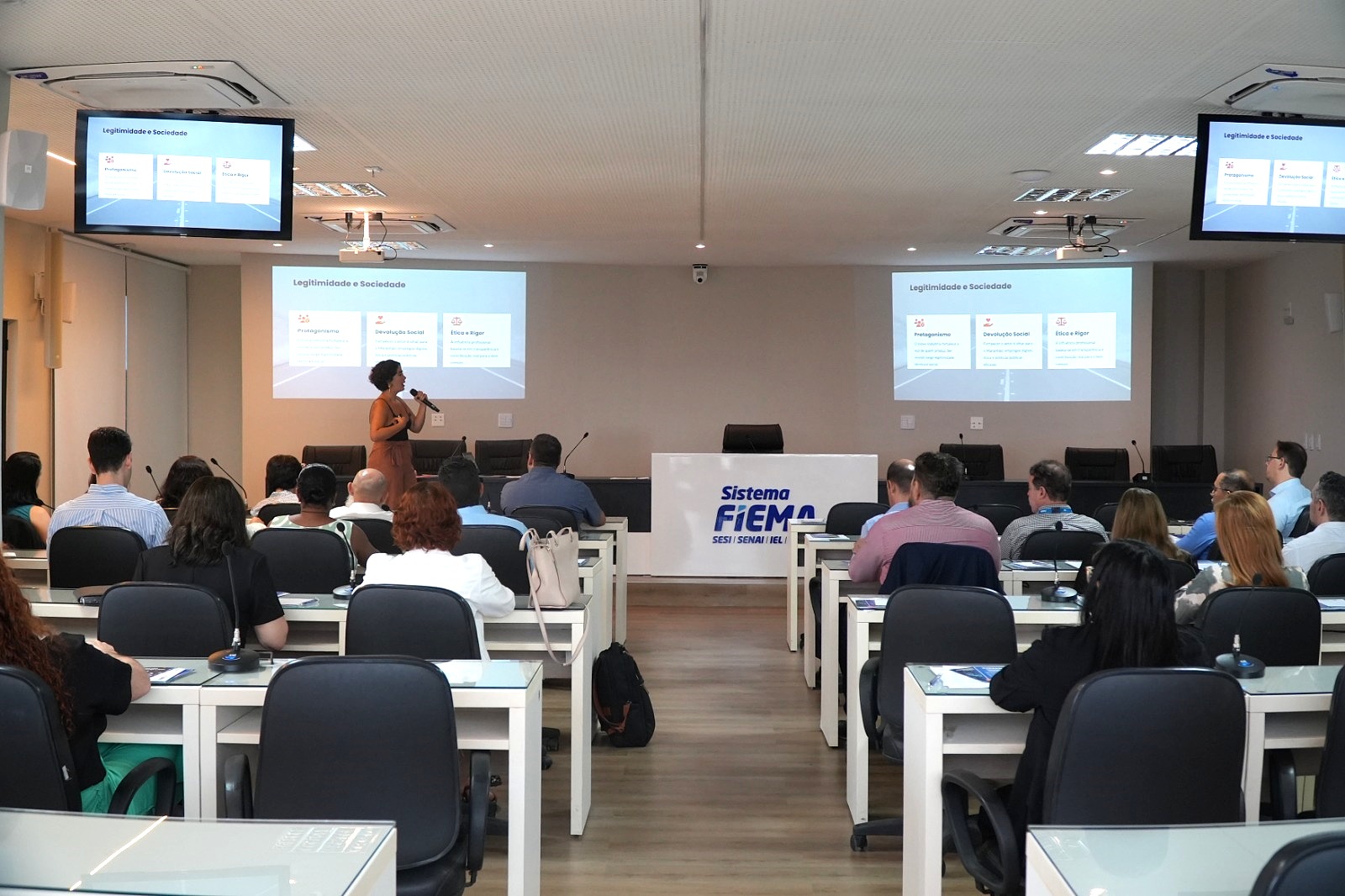 Atuação em Relações Institucionais evita custos financeiro e reputacional para as organizações. Em destaque aqui na Portfólio Vip.