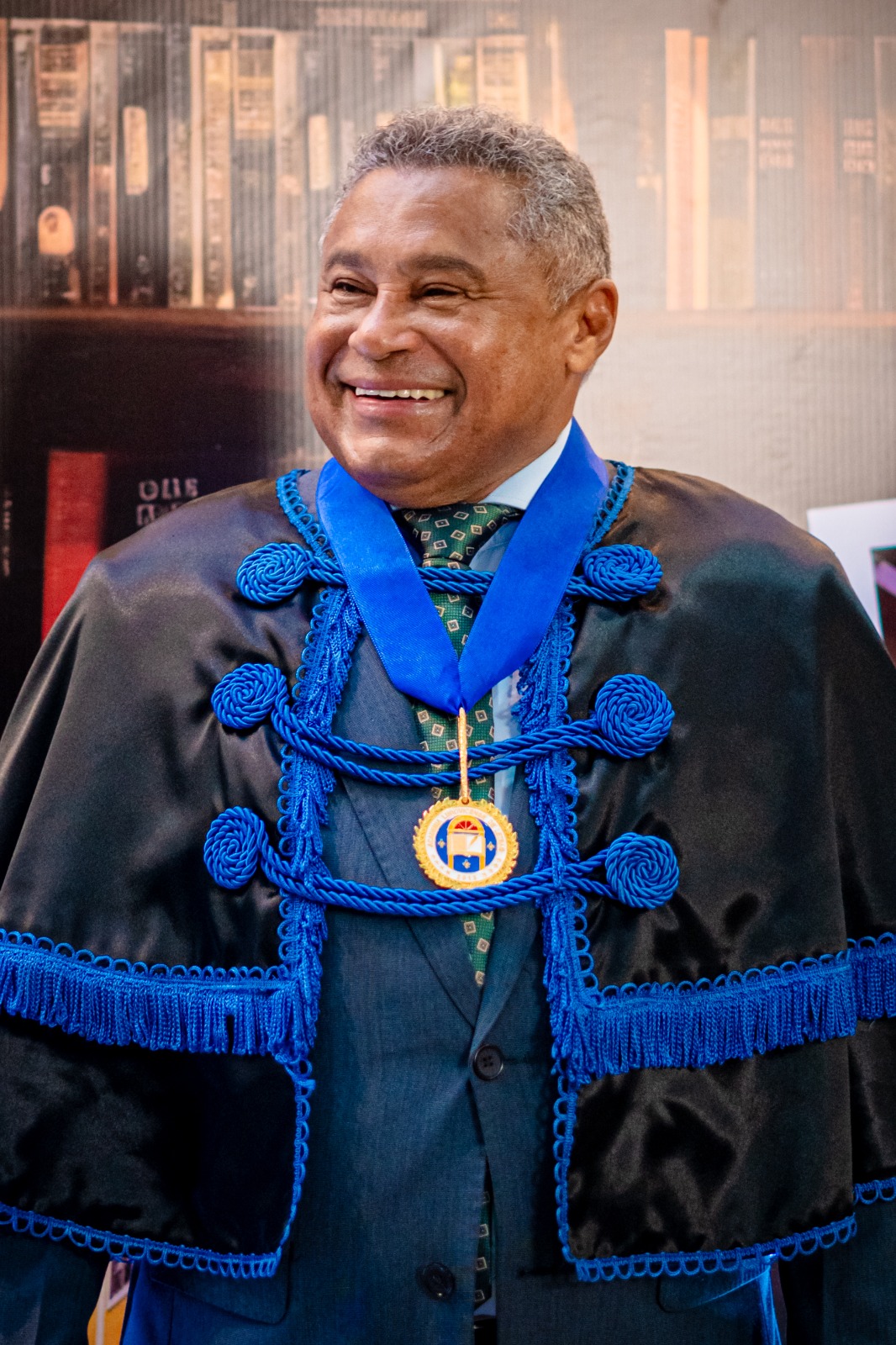 Sob aplausos, Osmar Gomes assume presidência da Academia Ludovicense de Letras. Em destaque aqui na Portfólio Vip.