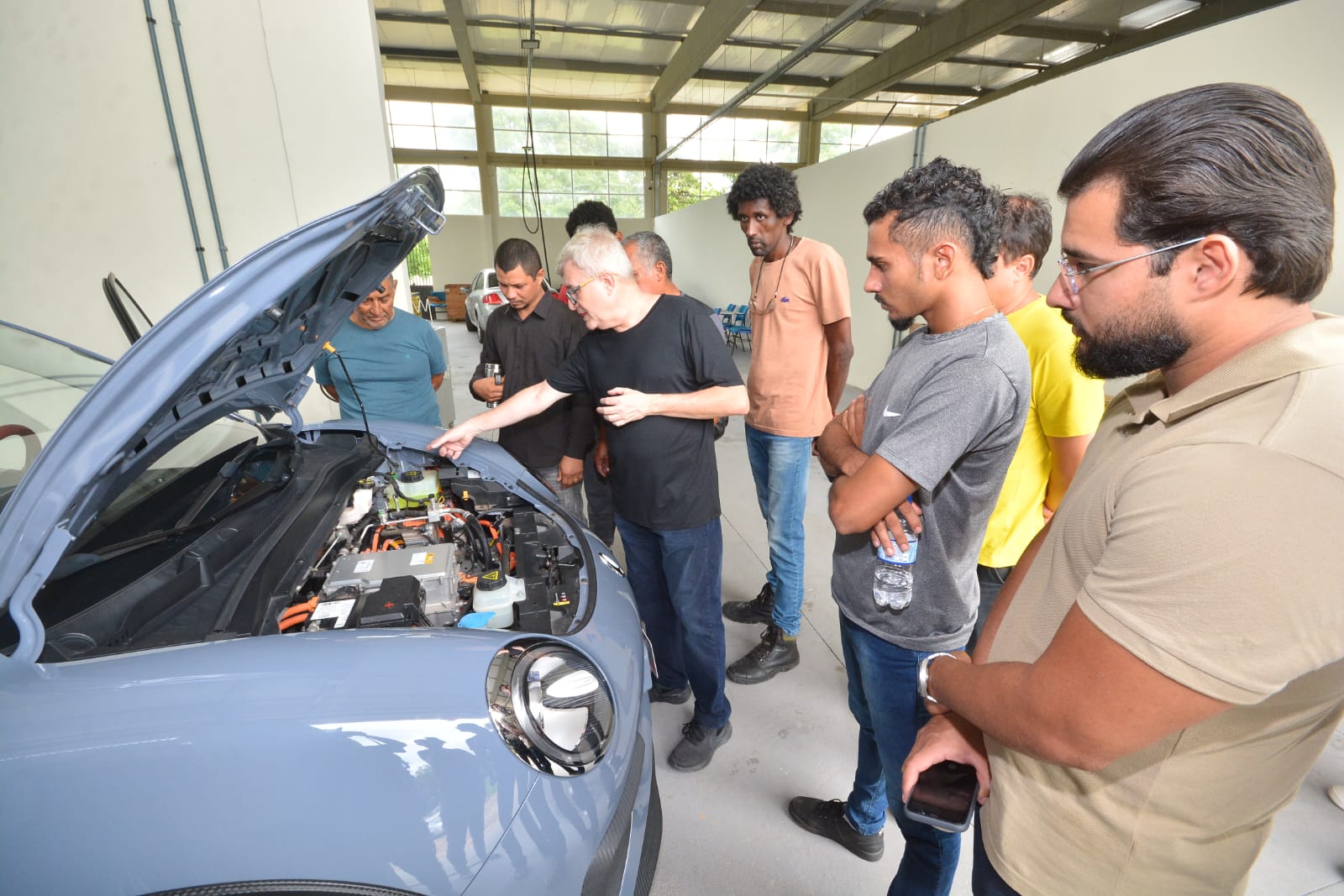 Projeto Inova Indústria atualiza setor automotivo para crescente demanda por veículos elétricos. Em destaque aqui na Portfólio Vip.