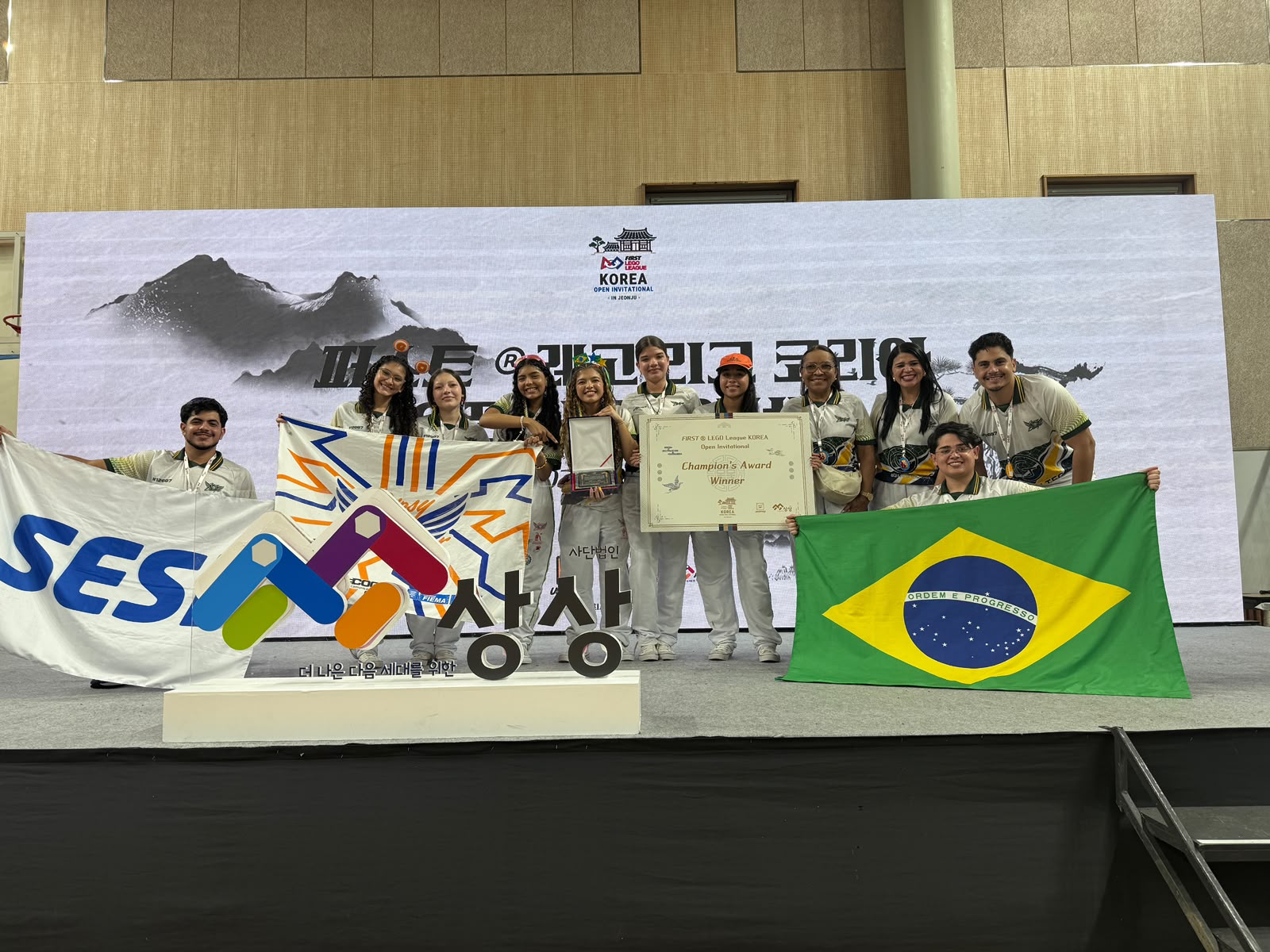 SESI-MA conquista principal prêmio em torneio internacional de robótica na Coreia do Sul. Em destaque aqui na Portfólio Vip.