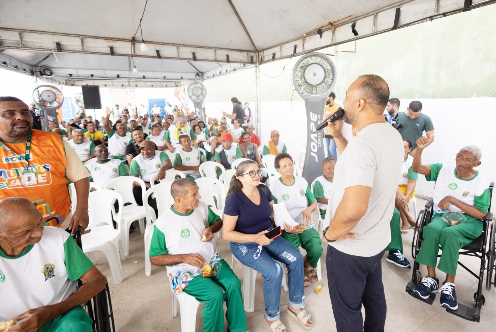 Alunos da EJA recebem atendimento oftalmológico e acesso gratuito à óculos e cirurgias em Bacabal. Em destaque aqui na Portfólio Vip.