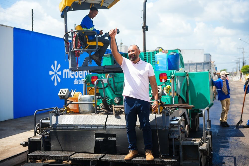 Roberto Costa inicia nova frente de obras com pavimentação e drenagem na Rua Teixeira de Freitas. Em destaque aqui na Portfólio Vip.