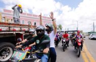 Orleans Brandão anuncia isenção de IPVA para motoristas de aplicativo e mototaxistas durante ato com a categoria. Em destaque aqui na Portfólio Vip.