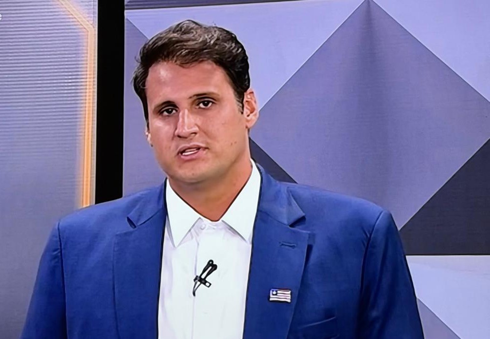 Orleans vence debate, enquadra adversários e confirma ser o único candidato lulista no Maranhão. Em destaque aqui na Portfólio Vip.